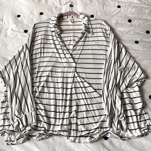 Free People L EUC collared batwing dolman in white and navy stripes w/opening